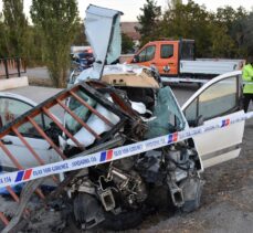 Kırıkkale'de hafif ticari araç devrildi: 1 ölü, 2 yaralı