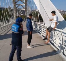 Kocaeli'de ayağından yaralanan genci zabıta ekipleri hastaneye yetiştirdi