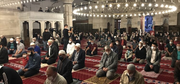 Konya'da Sultan Selim Camisi'ndeki programda Azerbaycan için Fetih suresi okundu