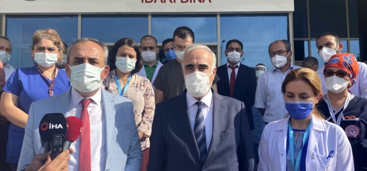 Kovid-19 tedavisi tamamlanan CHP Şanlıurfa Milletvekili Aydınlık hastaneden taburcu edildi