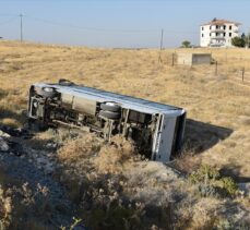 Malatya'da işçi servisi devrildi:14 yaralı