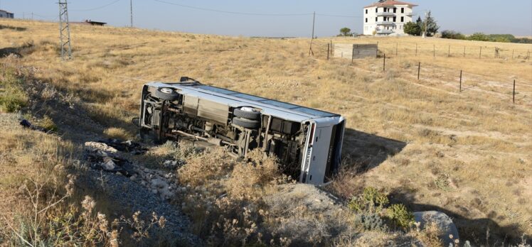 Malatya'da işçi servisi devrildi:14 yaralı