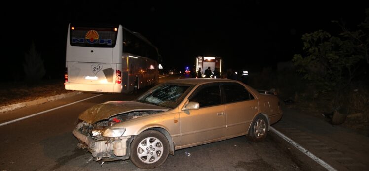 Manisa'da trafik kazası: 7 kişi yaralandı, 15 koyun telef oldu