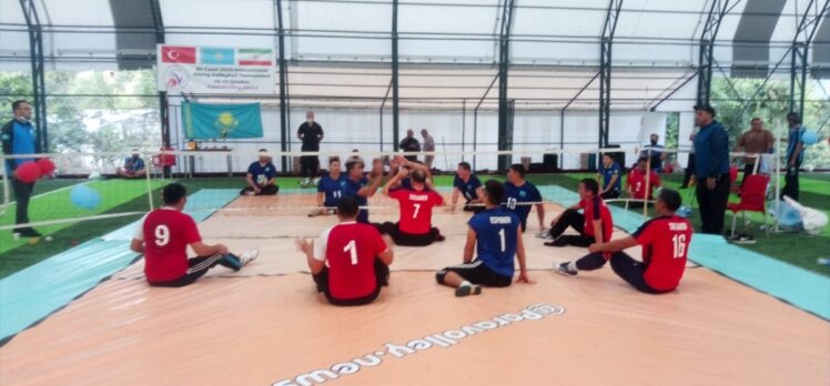 Oturarak voleybolda dostluk maçı