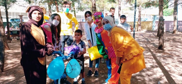 Siirtli gençler 10 yaşındaki Abdullah'ın bisiklet hayalini gerçekleştirdi