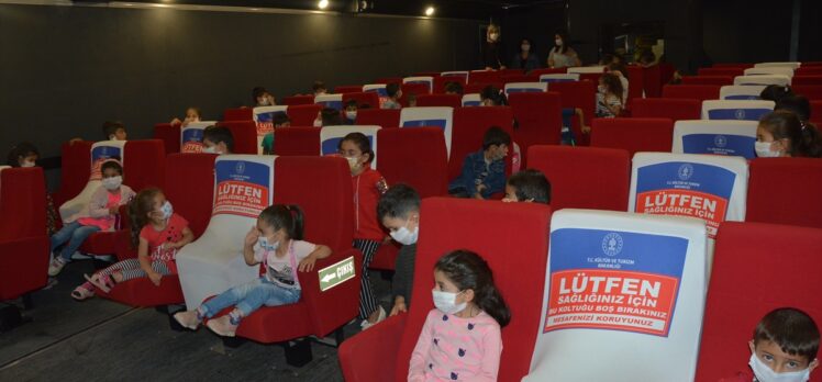 Siirt'te Gezen Sinema Tırı 5 günde 2 bin kişiyi sinema ile buluşturdu