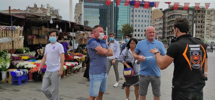 Taksim'de turistlere yönelik drone destekli Kovid-19 denetimi