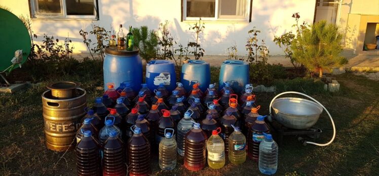 Tekirdağ'da bir bağ evinde 586 litre kaçak içki ele geçirildi