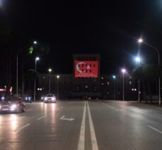 Tiran Politeknik Üniversitesi Türk ve Arnavutluk bayraklarının renklerine büründü