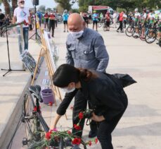 Trafik kazasında hayatını kaybeden bisikletçi Zeynep Aslan, İzmir'de anıldı