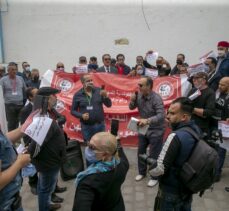 Tunus'ta sanatçılar Kovid-19 nedeniyle kültürel faaliyetlerin durdurulmasını protesto etti