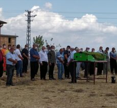 Uzaklaştırma kararı aldırdığı zanlının öldürdüğü kadın, son yolculuğa uğurlandı