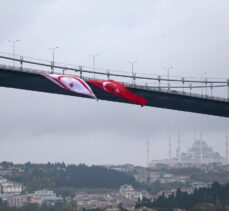 15 Temmuz Şehitler Köprüsü'ne Türkiye ve KKTC bayrakları asıldı