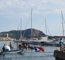 Alanya'da batan tur teknesi su altından çıkarıldı