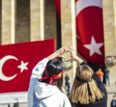 Anıtkabir'de ziyaretçi yoğunluğu