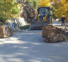 Antalya'da heyelandan kapanan yol ulaşıma açıldı