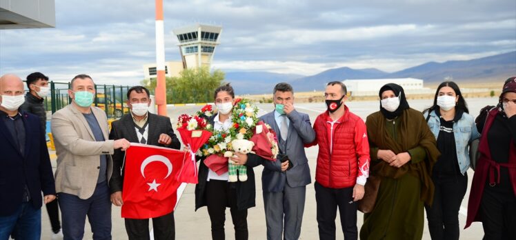 Avrupa üçüncüsü olan milli judocu Özlem Yıldız memleketinde coşkuyla karşılandı