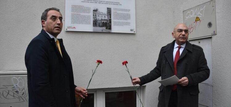 Avusturya’da Nazi döneminde yakılan “Türk mabedi” için anma