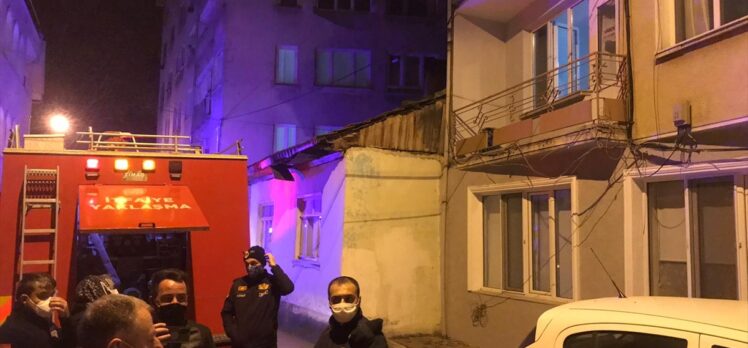 Bursa'da evin çatı katında çıkan yangın söndürüldü