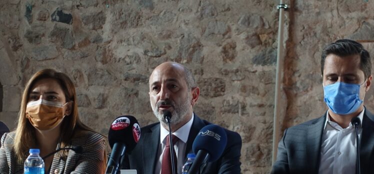 CHP Genel Başkan Yardımcısı Öztunç, İzmir'de açıklamalarda bulundu:
