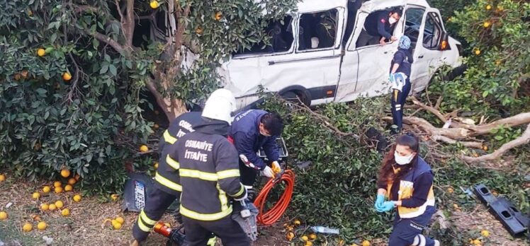 Hatay'da tarım işçilerini taşıyan minibüs devrildi: 9 yaralı