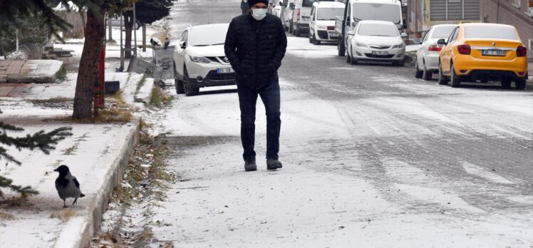 Kars'a mevsimin ilk karı yağdı