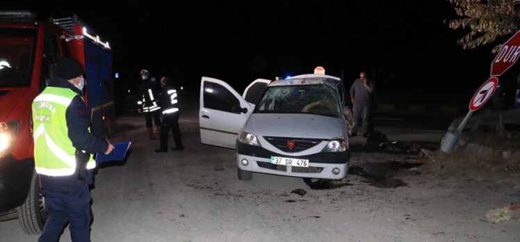 Kastamonu'da otomobil bariyerlere çarptı: 1 ölü, 2 yaralı