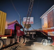 Kocaeli'de 4 aracın karıştığı kazada 2 kişi yaralandı