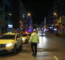 İstanbul, sokağa çıkma kısıtlamasının başlamasıyla sessizliğe büründü