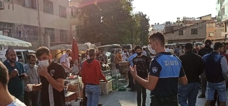 Mersin'de Kovid-19 tedbirlerine uyulmayan kuş pazarı süresiz kapatıldı