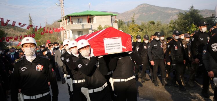 Mersin'de midibüsün devrilmesi sonucu şehit olan polis son yolculuğuna uğurlandı