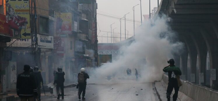 Pakistan'da Fransa Cumhurbaşkanı Macron'un İslam karşıtı açıklamaları protesto edildi