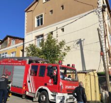 Pendik'te binanın dördüncü katındaki yangında mahsur kalan 6 kişi kurtarıldı