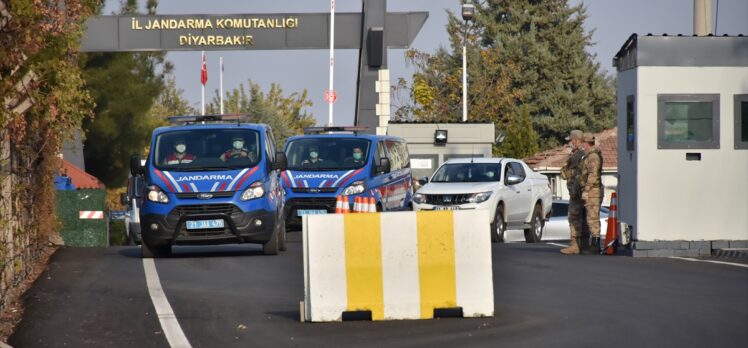 Terör örgütü PKK'ya finans sağladıkları iddiasıyla yakalanan 12 zanlı adliyeye sevk edildi