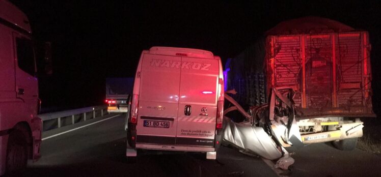 Ankara'da minibüs ile tır çarpıştı: 1 ölü, 1 yaralı