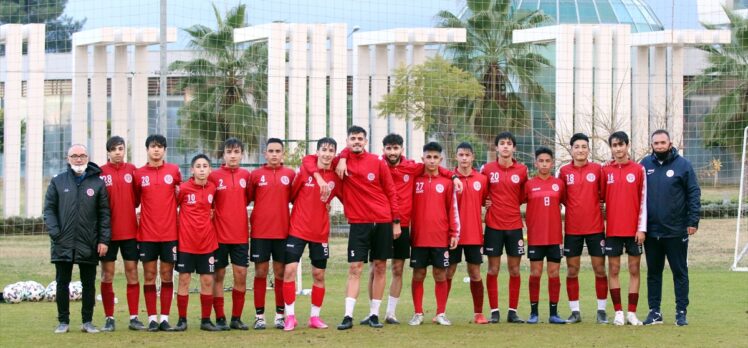 Antalyaspor'da Doğukan Sinik ile Bahadır Öztürk, 15 yaş altı takımıyla çalıştı