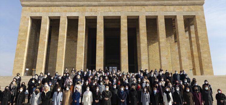 Bakan Selçuk ve beraberindeki heyet Anıtkabir'i ziyaret etti