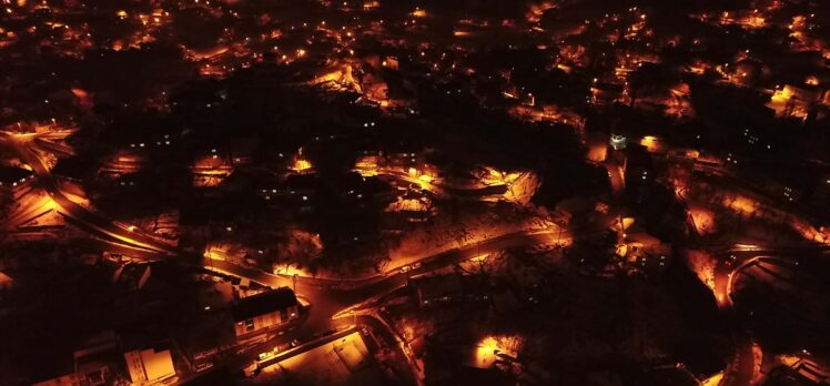 Van, Bitlis, Muş ve Hakkari'de kısıtlamanın başlamasıyla cadde ve sokaklar boş kaldı