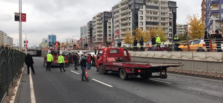 Diyarbakır'da yolcu minibüsü devrildi: 7 yaralı