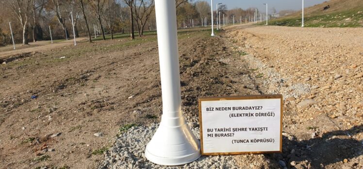 Edirne'de aydınlatma sistemini eleştiren çevreciler nehir kenarındaki parka “direkli tarla” diyerek, tepki gösterdi