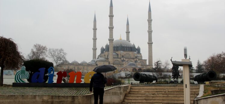 Edirne'de sağanak etkili oluyor