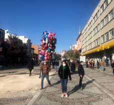 Edirne'de yoğun caddelere  kişi sınırlaması getirildi