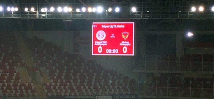 Fraport TAV Antalyaspor-Atakaş Hatayspor maçı yoğun yağış nedeniyle ertelendi