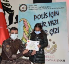 Hakkari'de “polis” konulu resim yarışmasında dereceye giren öğrencilere bisiklet, scooter gibi hediyeler verildi