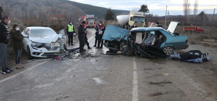 Isparta'da trafik kazası: 1 ölü, 4 yaralı