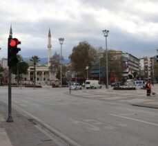 İzmir ve çevre iller sokağa çıkma kısıtlamasıyla sessizliğe büründü