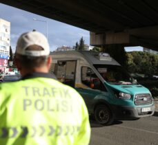 İzmir'de toplu taşıma araçlarında Kovid-19 denetimleri devam ediyor