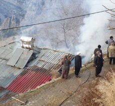 Kahramanmaraş'ta bacadan çıkan kıvılcım evi yaktı