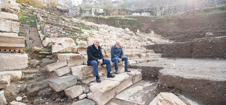 Kazı çalışması süren Smyrna Antik Tiyatro'da konser düzenleme hedefi