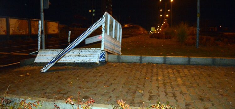 Kırşehir'de kamyonet ile otomobil çarpıştı: 3 yaralı